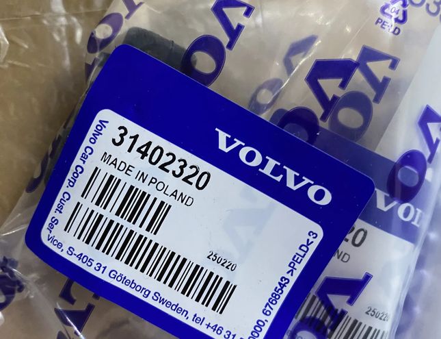 VOLVO XC40 1 generation (2017-2024) Резиновая крышка двигателя 31402320 30386753
