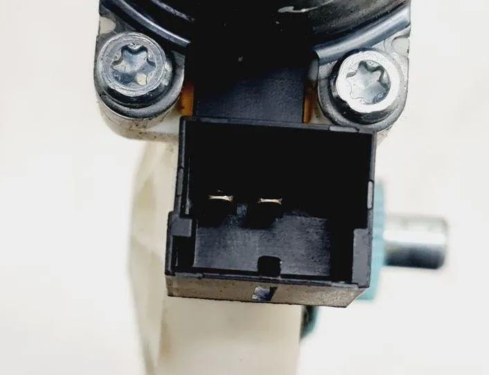 VOLKSWAGEN Tiguan 2 generation (2016-2024) Priekšējo kreiso durvju logu pacēlāja motorīts TTT959802B,5Q4959802B,1036C87025101 21311201