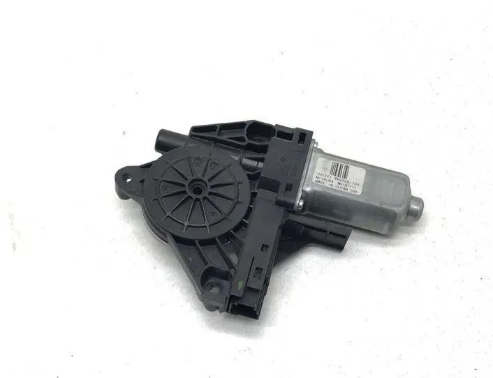 VOLVO XC60 2 generation (2017-2024) Priekšējo labo durvju logu pacelšanas motorīts 081223966269102 21312640