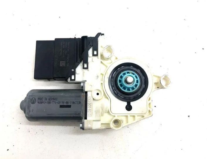 VOLKSWAGEN Passat Variant 1 generation (2010-2024) Aizmugurējo labo durvju loga vadības motorīts 1K0959703P 21317582