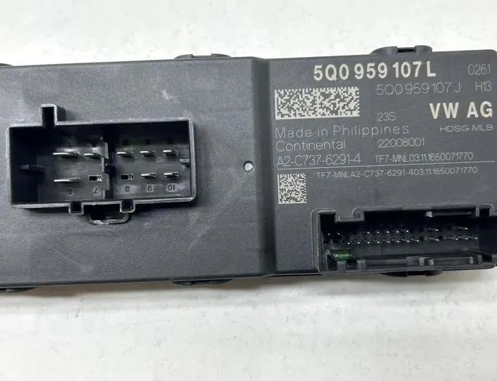 VOLKSWAGEN Passat B8 (2014-2023) Aizmugurējā vāka / bagāžnieka vadības bloks 5Q0959107J,5Q0959107L,A2C73762914 27240846