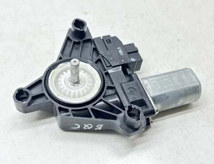 MERCEDES-BENZ EQC 1 generation (2018-2023) Aizmugurējo labo durvju loga vadības motorīts A2139060602,C51463101,21212 27253319