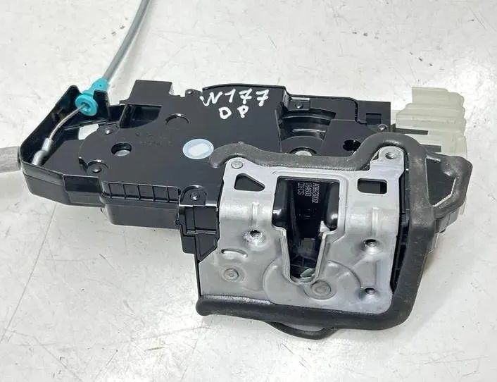 MERCEDES-BENZ A-Class W177 (2018-2024) Priekšējo kreiso durvju slēdzene A1770032899,0997202002 27253700