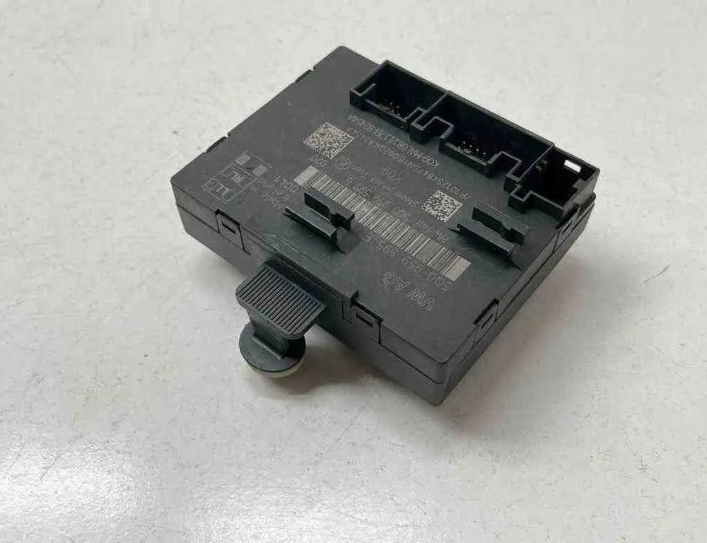 VOLKSWAGEN Touran 3 generation (2015-2023) Aizmugurējo labo durvju vadības bloks 5Q0959595B,5Q0959595E 32684113