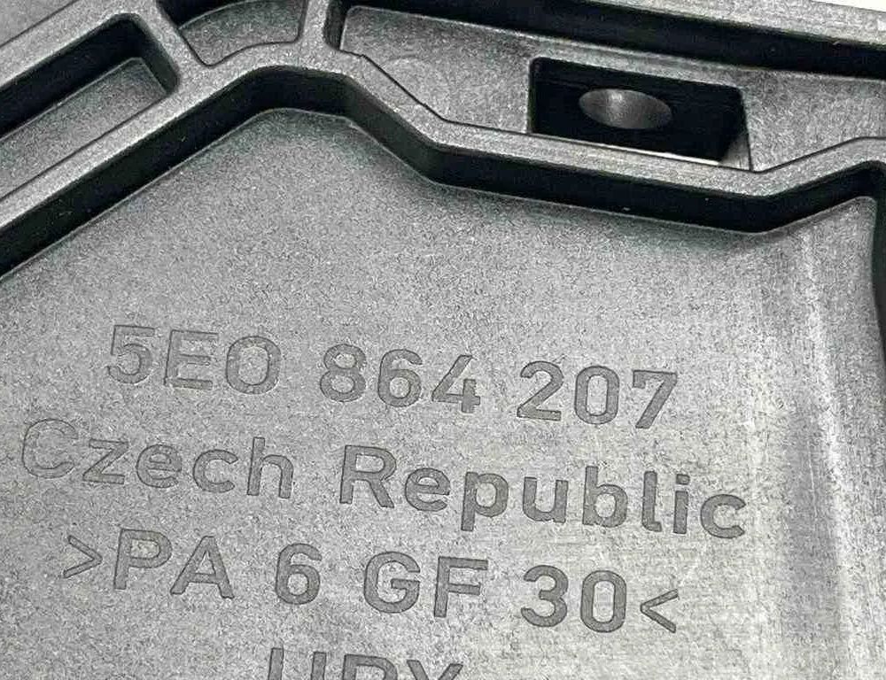 SKODA Octavia 3 generation (2013-2020) Подлокотник 5E0864207 32684441