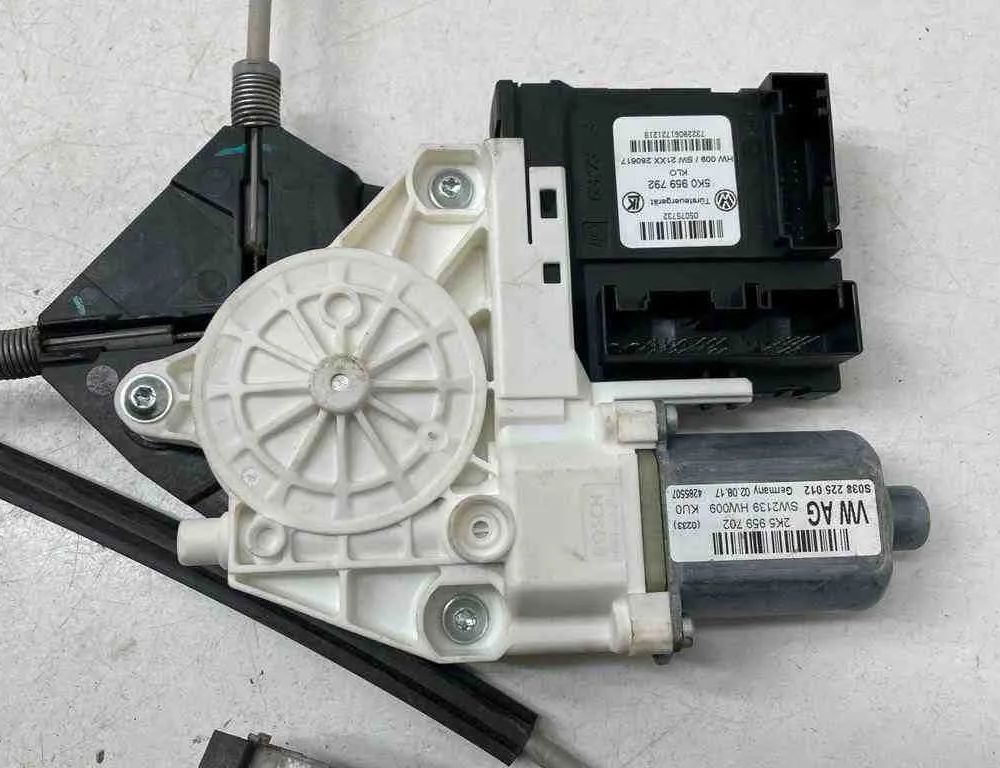 VOLKSWAGEN Caddy 3 generation (2004-2015) Стеклоподъемник передней правой двери 73228061721219,05075732,5K0959792 32686878