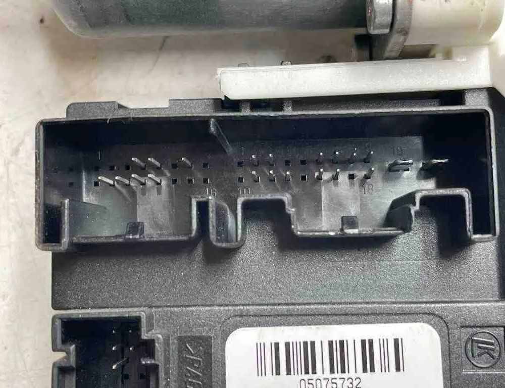 VOLKSWAGEN Caddy 3 generation (2004-2015) Стеклоподъемник передней правой двери 73228061721219,05075732,5K0959792 32686878