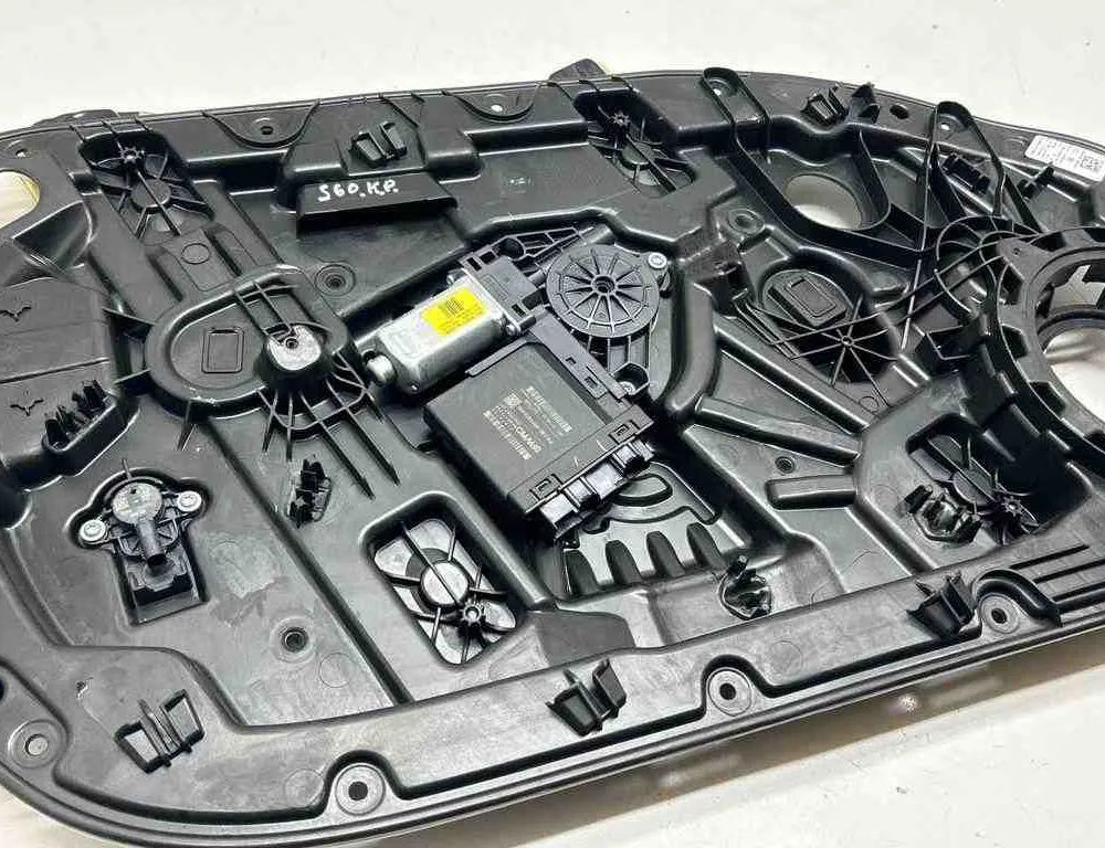 VOLVO S60 3 generation (2018-2023) Priekšējo kreiso durvju logu pacēlājs 8888777258,220601,966268103,31675054,31674755,9401968 32690132