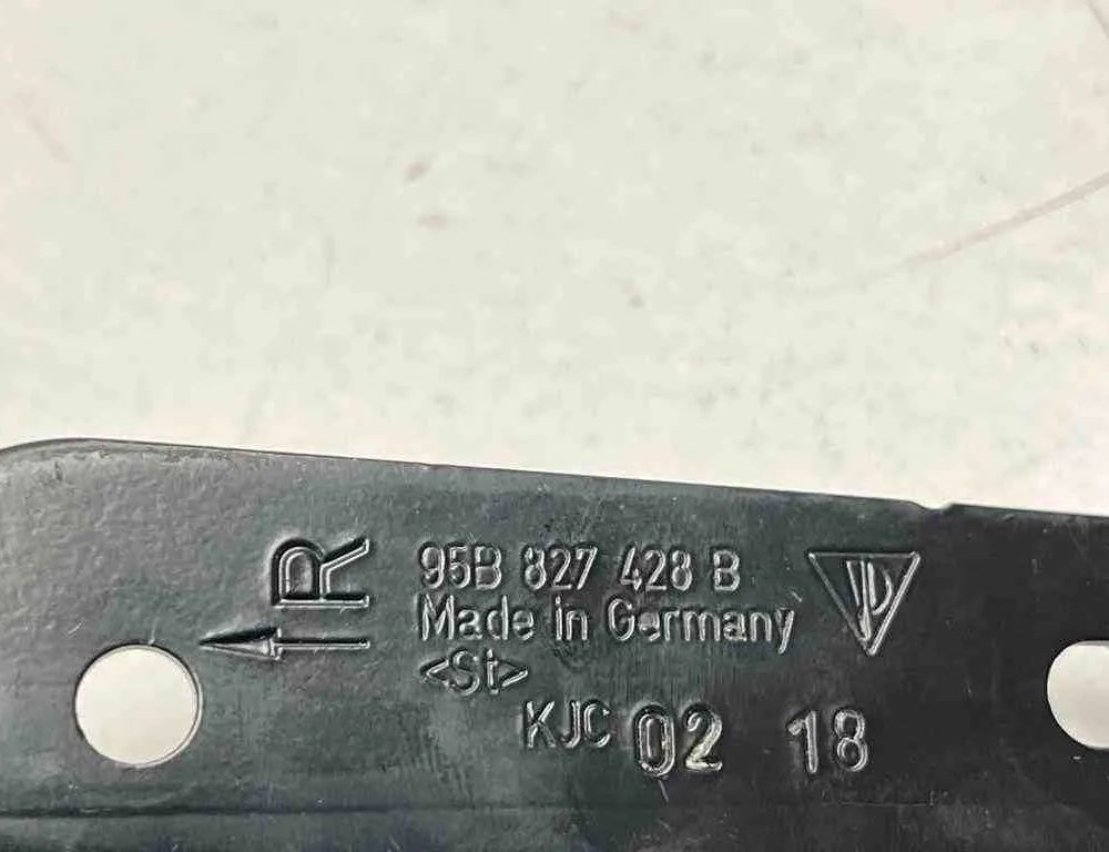 PORSCHE Macan 1 generation (2013-2023) Амортизатор крышки багажника правый 95B827428B 32690670