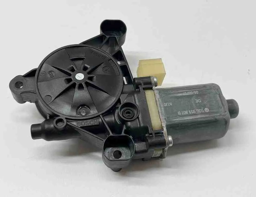 PORSCHE Macan 1 generation (2013-2023) Маторчик стеклоподъемника передней левой двери 068347,5Q0959801B 32694512