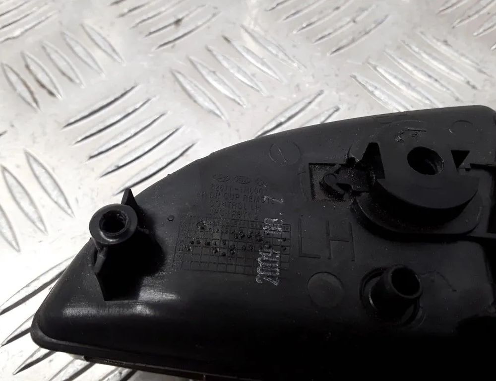 KIA Cee'd 1 generation (2007-2012) Левая передняя внутренняя ручка открытия 826111H000 11592074