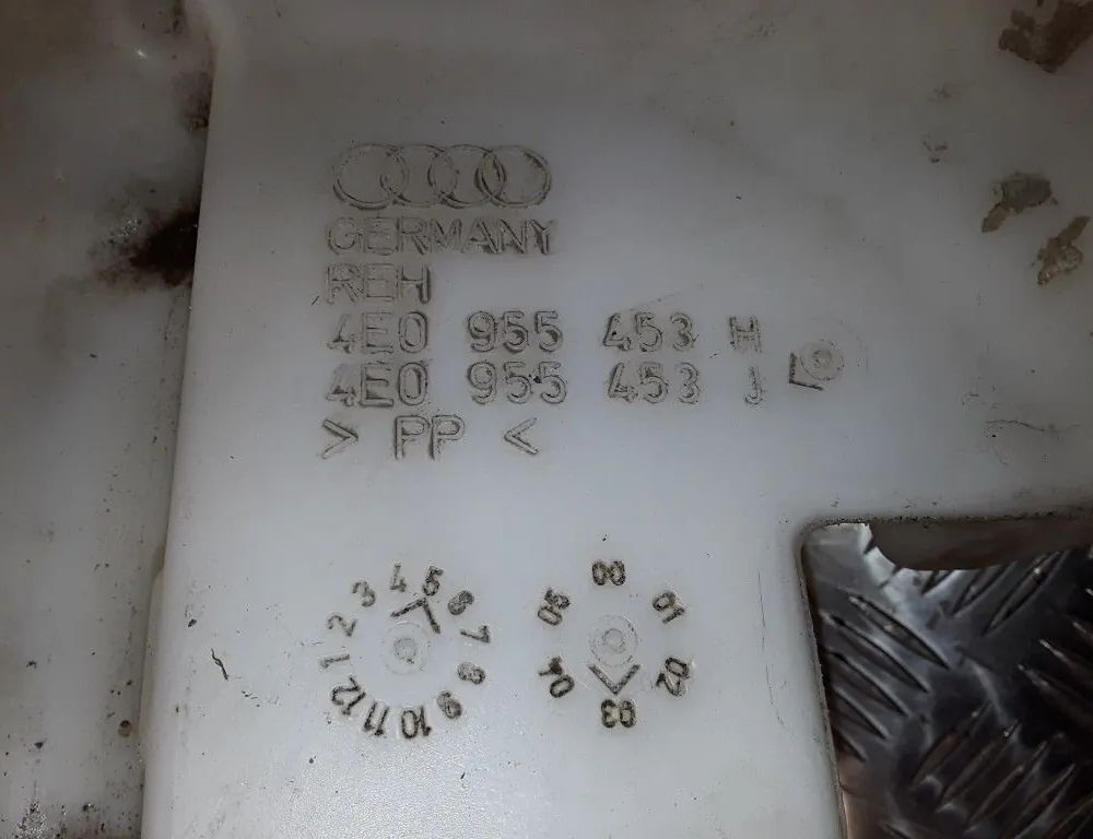 AUDI A8 D3/4E (2002-2010) Window Washer Tank 4E0955453H,4E0955453J 11730710