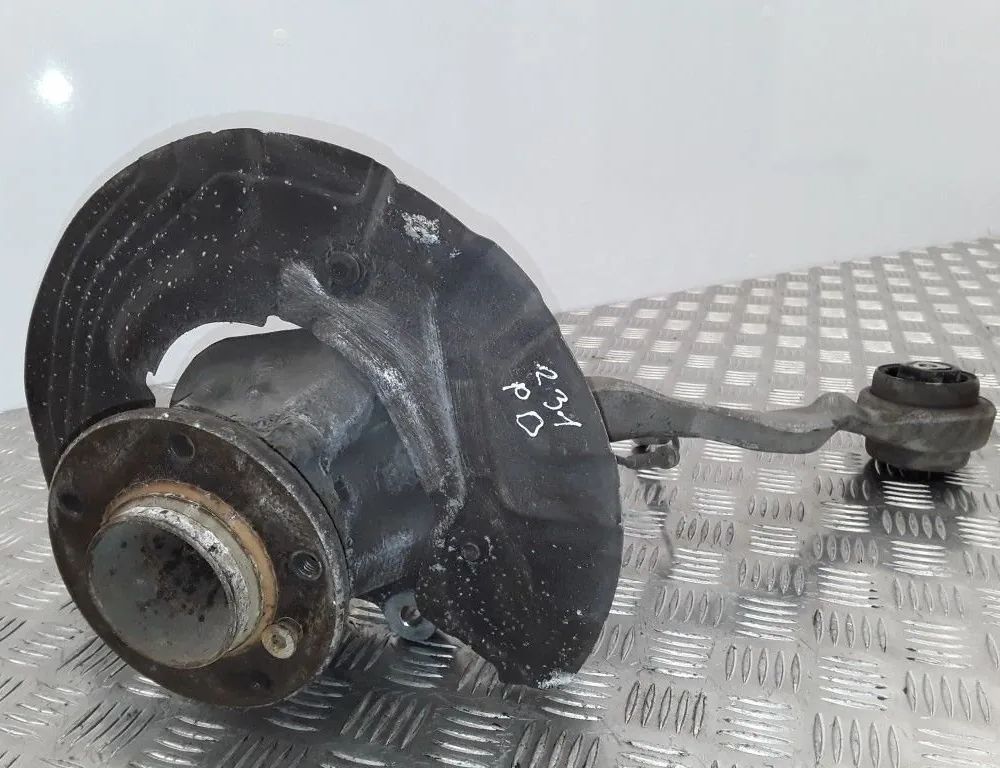 BMW 1 Series E81/E82/E87/E88 (2004-2013) Front Right Wheel Hub 31216773210,13612610,6773210 11749674