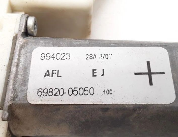 TOYOTA Avensis 2 generation (2002-2009) Маторчик стеклоподъемника передней левой двери 6982005050,992045100 20750676