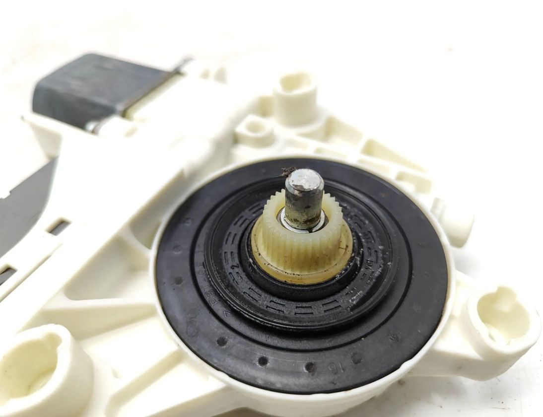 PEUGEOT 407 1 generation (2004-2010) Маторчик стеклоподъемника задней правой двери 0130822200,994336104 29142503