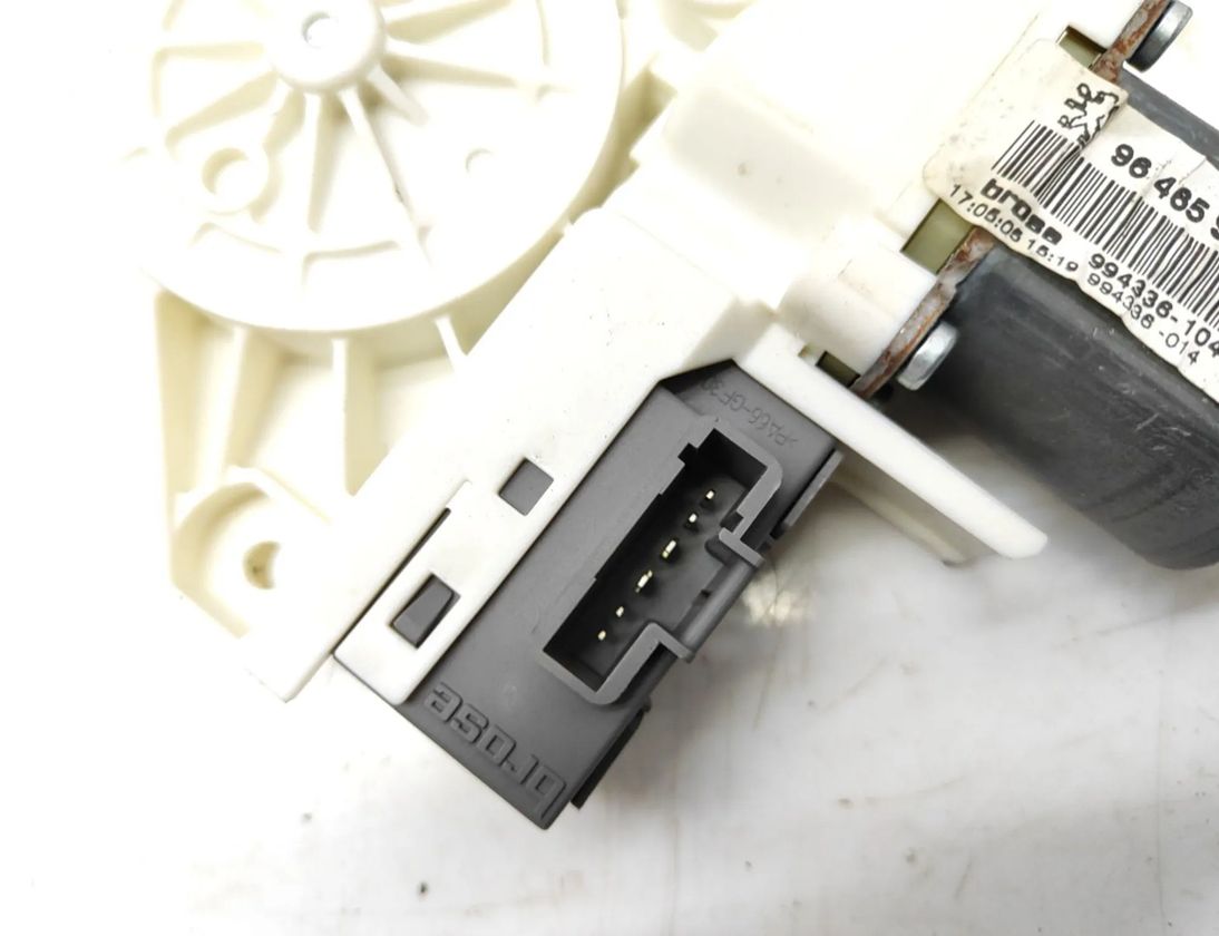 PEUGEOT 407 1 generation (2004-2010) Маторчик стеклоподъемника задней правой двери 0130822200,994336104 29142503