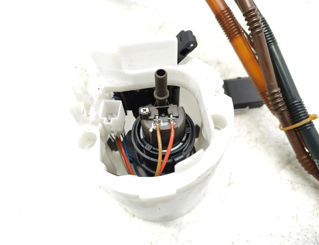 MERCEDES-BENZ CLS-Class C219 (2004-2010) Топливный насос A2C53103730 30015351