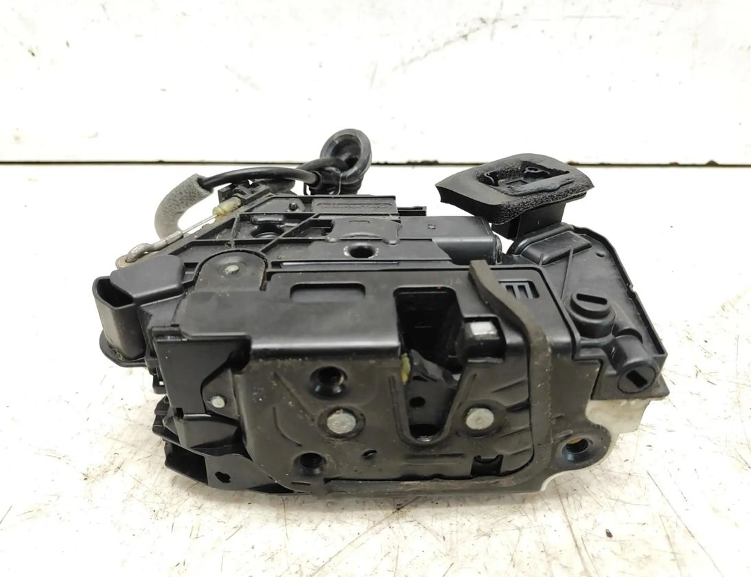 VOLKSWAGEN Golf 8 generation (2019-2023) Aizmugurējā labā durvju slēdzene 5K4839016Q 30019520