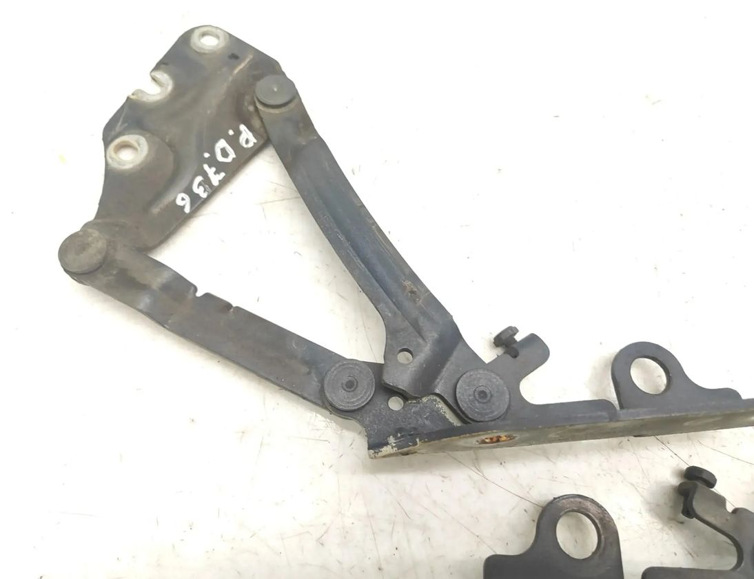 VOLKSWAGEN Golf Plus 2 generation (2009-2014) Петля капота передняя левая 5M0823301,LA7T 30040191