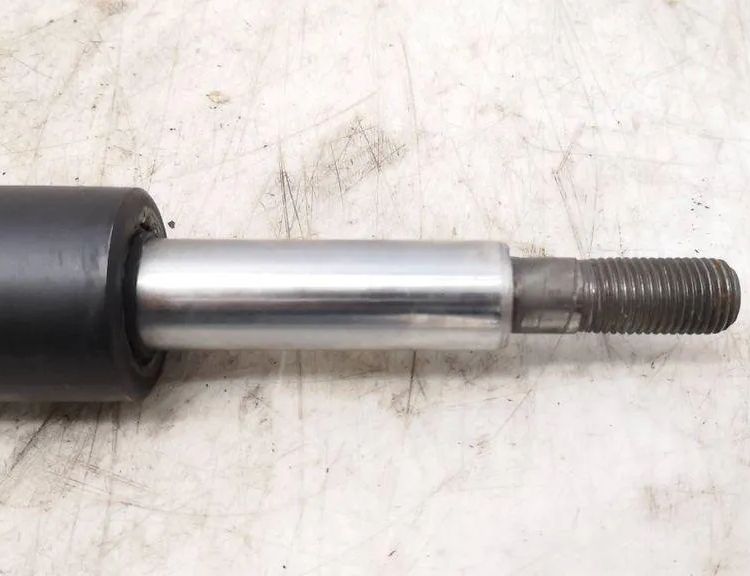 VOLKSWAGEN Golf 1 generation (1974-1993) Priekšējais labais amortizators 44754 32863475