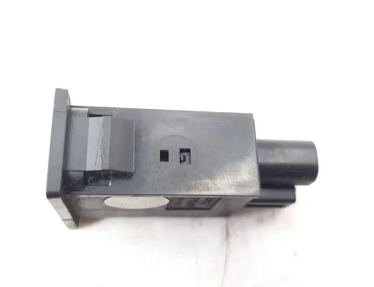 TOYOTA Avensis 2 generation (2002-2009) Переключатель открытия топливного бака 156795 32980045