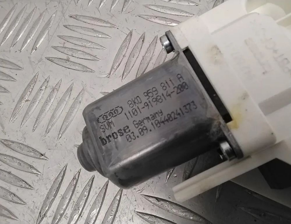 PORSCHE Cayenne 958 (2010-2018) Маторчик стеклоподъемника задней правой двери 8K0959811A 32754105