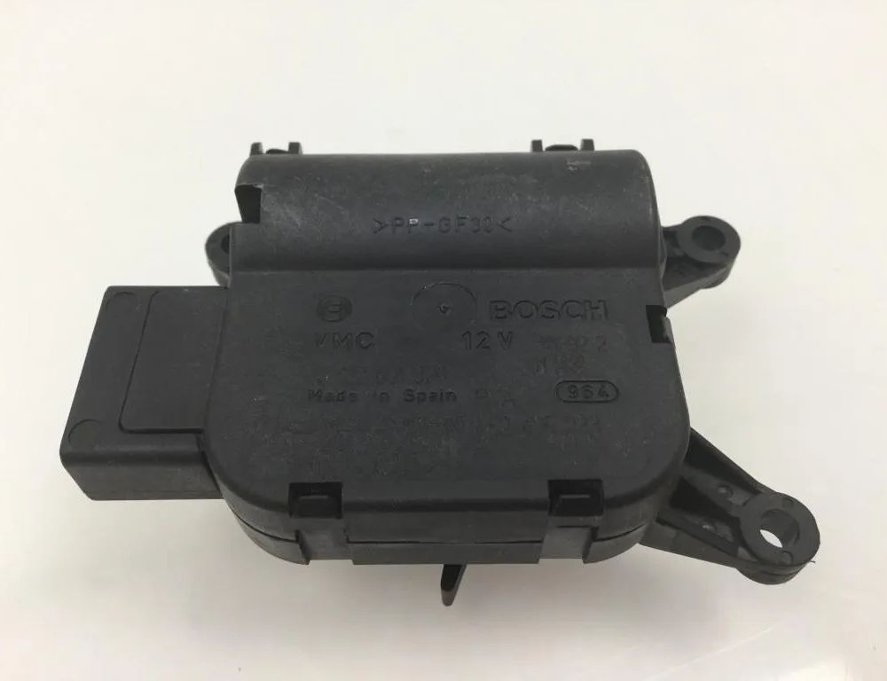 VOLKSWAGEN Golf 5 generation (2003-2009) Salona sildītāja vadības vārsti 0132801320 32903525