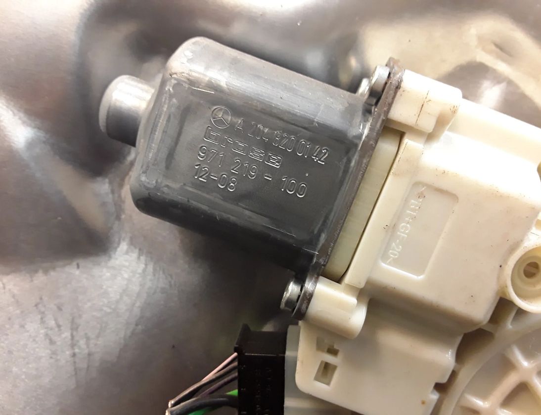 MERCEDES-BENZ C-Class W204/S204/C204 (2004-2015) Стеклоподъемник передней правой двери 2048200142,a2048200142 11734157