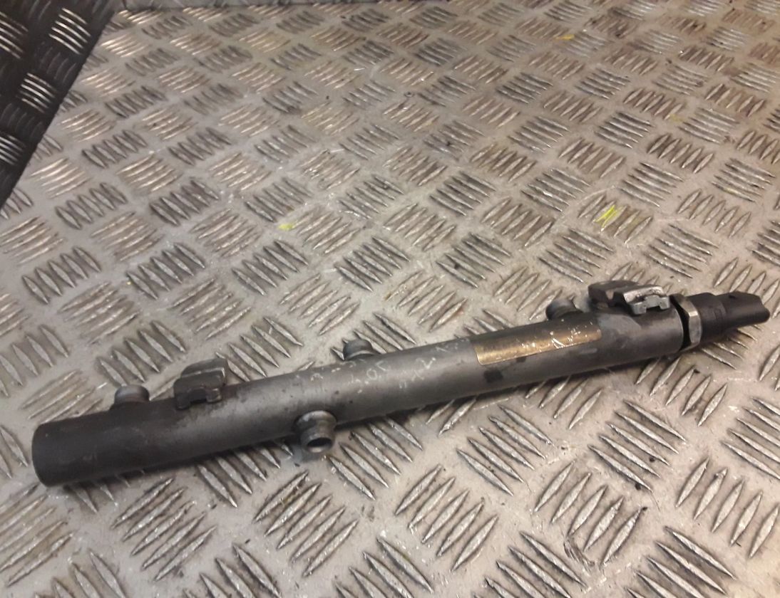 MERCEDES-BENZ R-Class W251 (2005-2017) Labās puses degvielas rampa 6420700695,0041536728,a6420700695,a0041536728 11808226