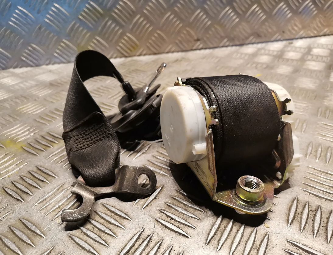 BMW 1 Series E81/E82/E87/E88 (2004-2013) Front Right Seatbelt 7069956 17145008