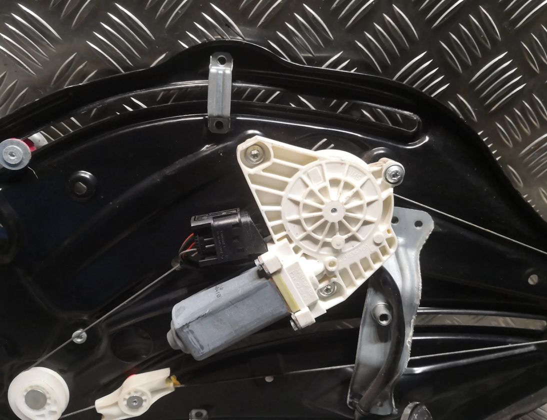 MERCEDES-BENZ E-Class W212/S212/C207/A207 (2009-2016) Rear Right Door Window Regulator 2076701603,A2076701603 28261852