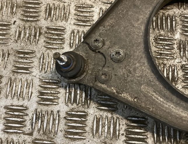 MERCEDES-BENZ E-Class W211/S211 (2002-2009) Priekšējā labā augšējā vadības svira/ričags 2113309007,A2113309007 30381257