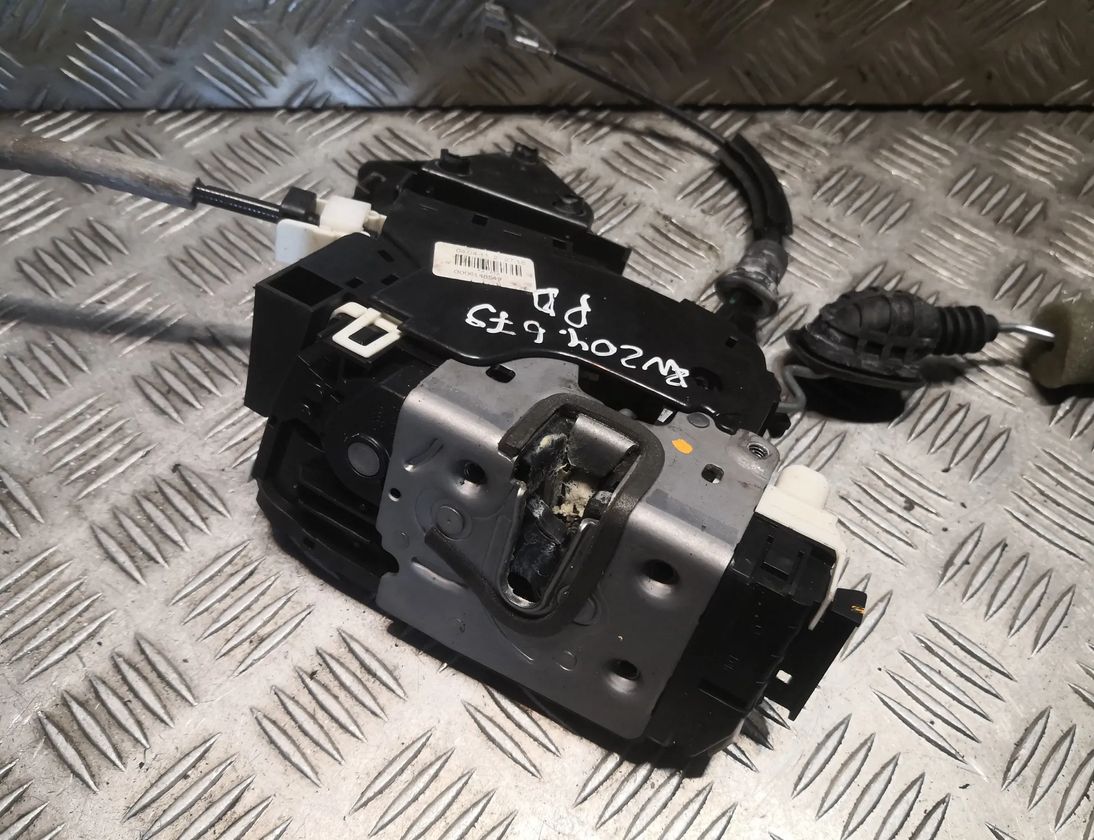 MERCEDES-BENZ C-Class W204/S204/C204 (2004-2015) Priekšējo labo durvju slēdzene 2047203635,A2047203635 31229166