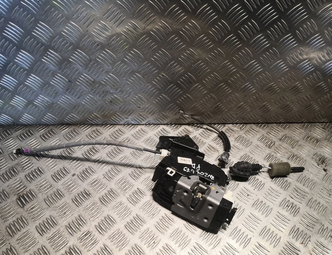 MERCEDES-BENZ C-Class W204/S204/C204 (2004-2015) Priekšējo labo durvju slēdzene 2047203635,A2047203635 31229166