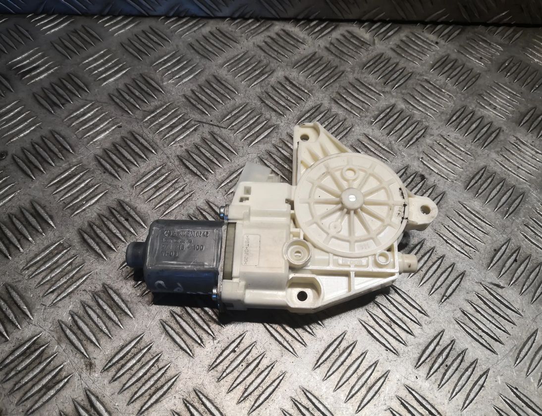 MERCEDES-BENZ C-Class W204/S204/C204 (2004-2015) Priekšējo labo durvju logu pacelšanas motorīts 2048200242,A2048200242 31856038
