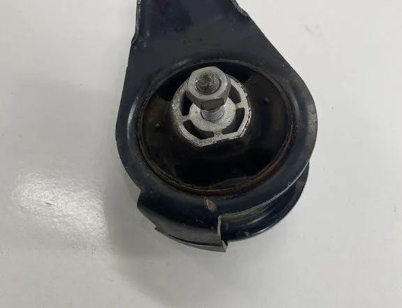 CITROËN DS5 1 generation (2012-2015) Front engine mount A001340 30552255