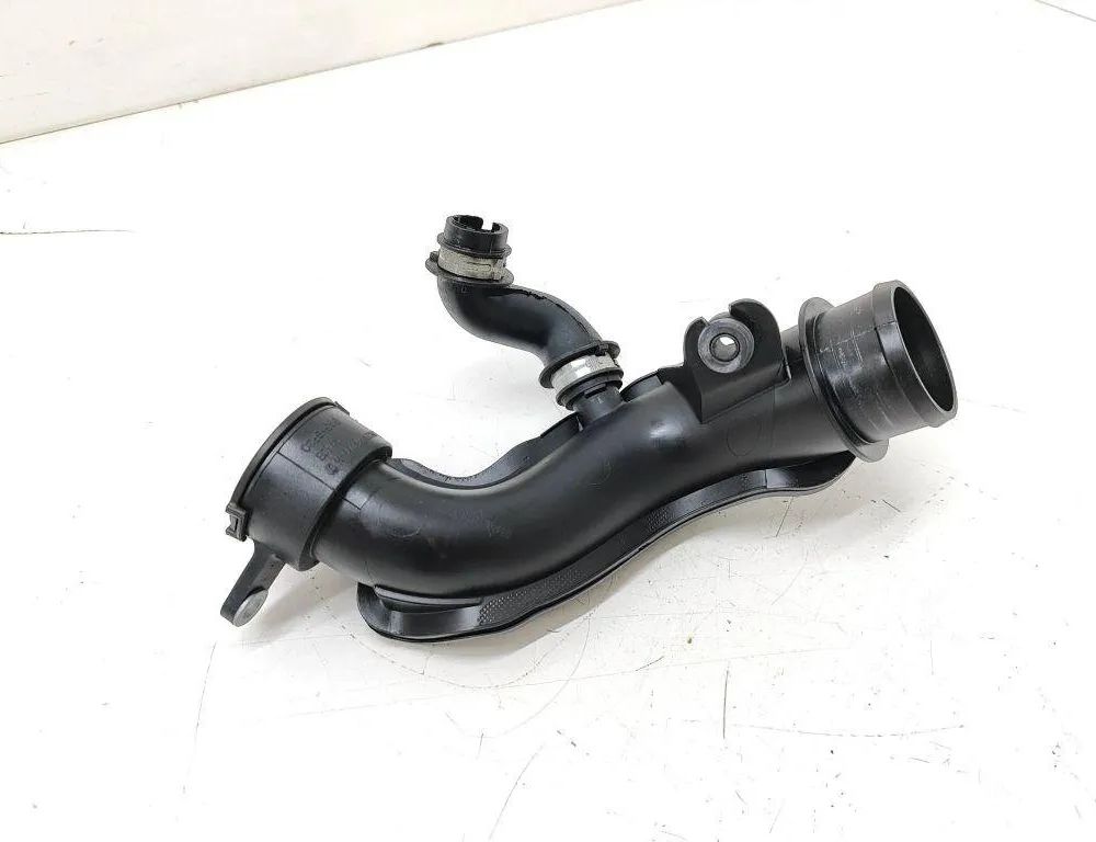 FORD Kuga 3 generation (2019-2023) шланг радиатора интеркулера DS739F805H 30575263