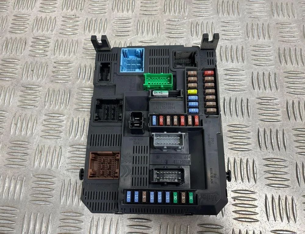 PEUGEOT 208 Peugeot 208 (2012-2015) Fuse box 9807532080 31450133