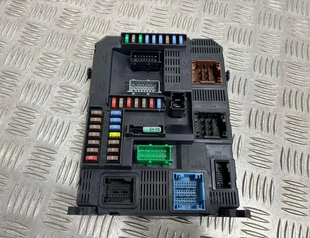 PEUGEOT 208 Peugeot 208 (2012-2015) Fuse box 9807532080 31450133