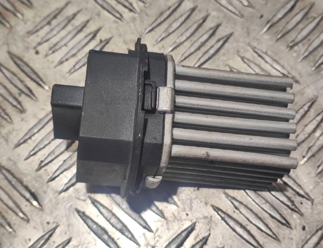 VOLVO XC70 2 generation (2000-2007) Реле вентилятора печки салона 5HL008941 23416874