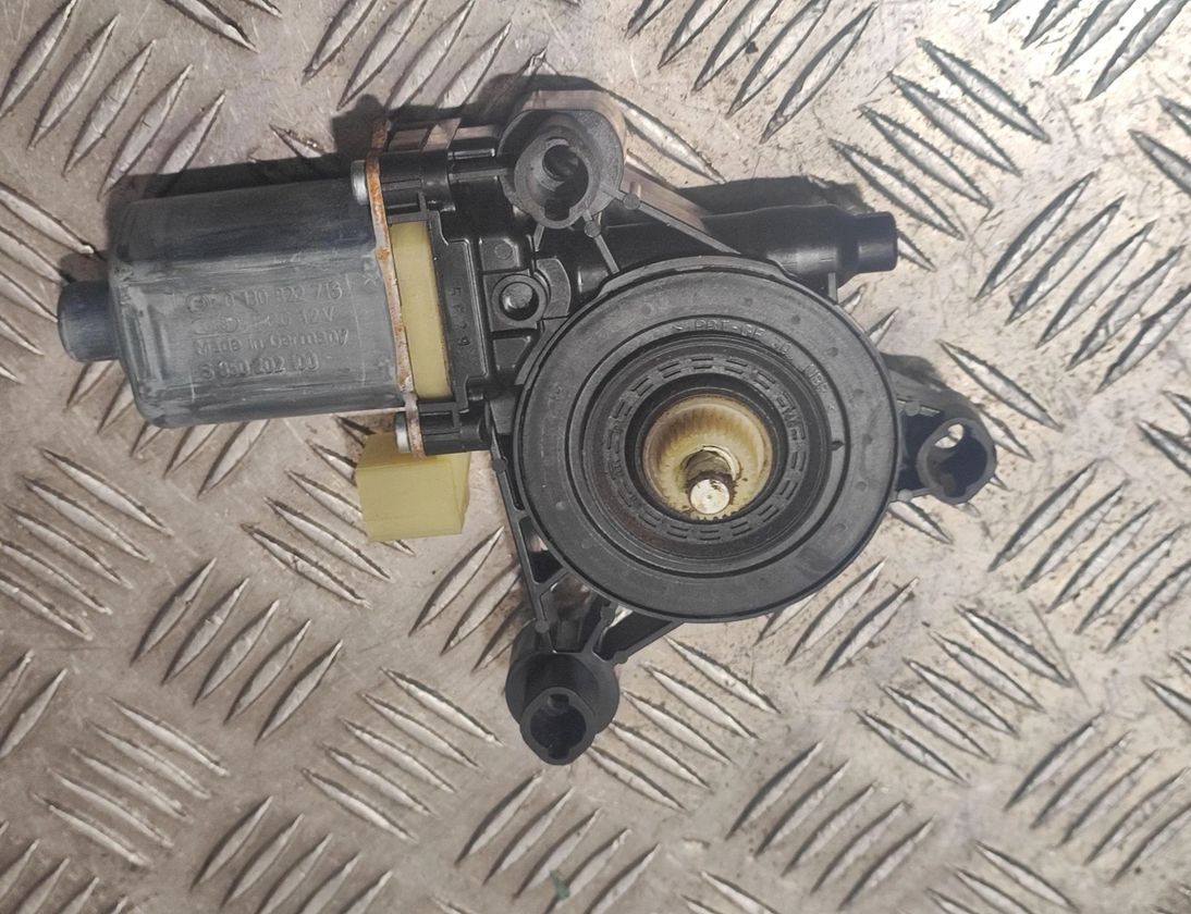 PORSCHE Macan 1 generation (2013-2023) Front Left Door Window Regulator Motor 0130822716 23419619