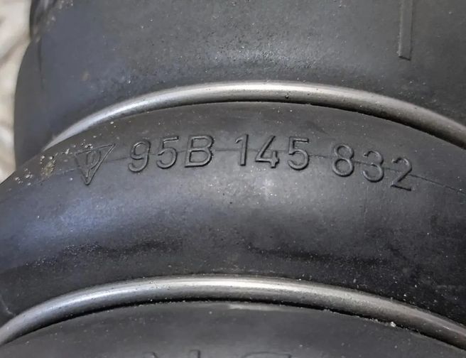 PORSCHE Macan 1 generation (2013-2023) Шланг сапуна 95B145832 26326553