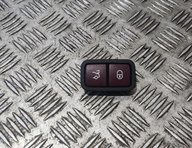 MERCEDES-BENZ CLS-Class C218/X218 (2011-2017) Aizmugurējā vāka atvēršanas poga 2208211479 26331659