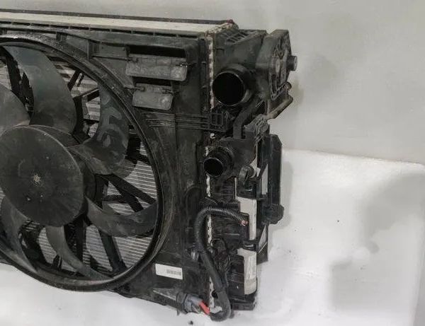 VOLVO XC60 2 generation (2017-2024) Dzinēja dzesēšanas ventilators/difuzors 31338306 30648430