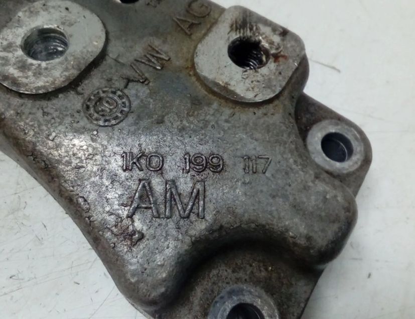 VOLKSWAGEN Passat B6 (2005-2010) Кронштейн крепления коробки передач 1K0199117AM 27580123