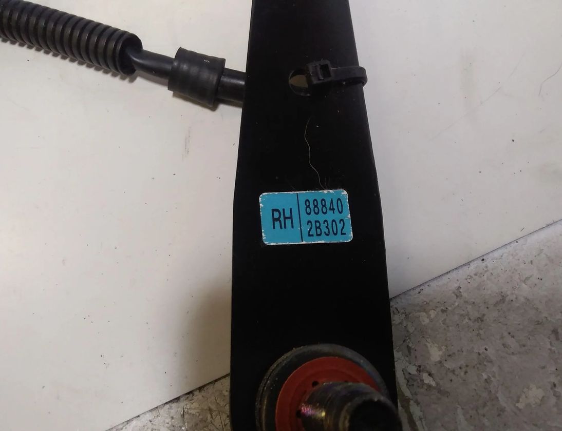 HYUNDAI Santa Fe CM (2006-2013) Front Right Seat Buckle 888402B302 27614659