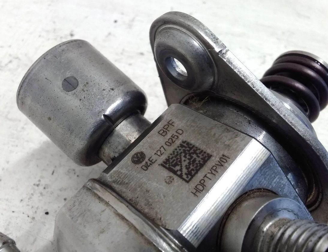 AUDI A4 B9/8W (2015-2024) Degvielas sūknis 04E127025D 27631912