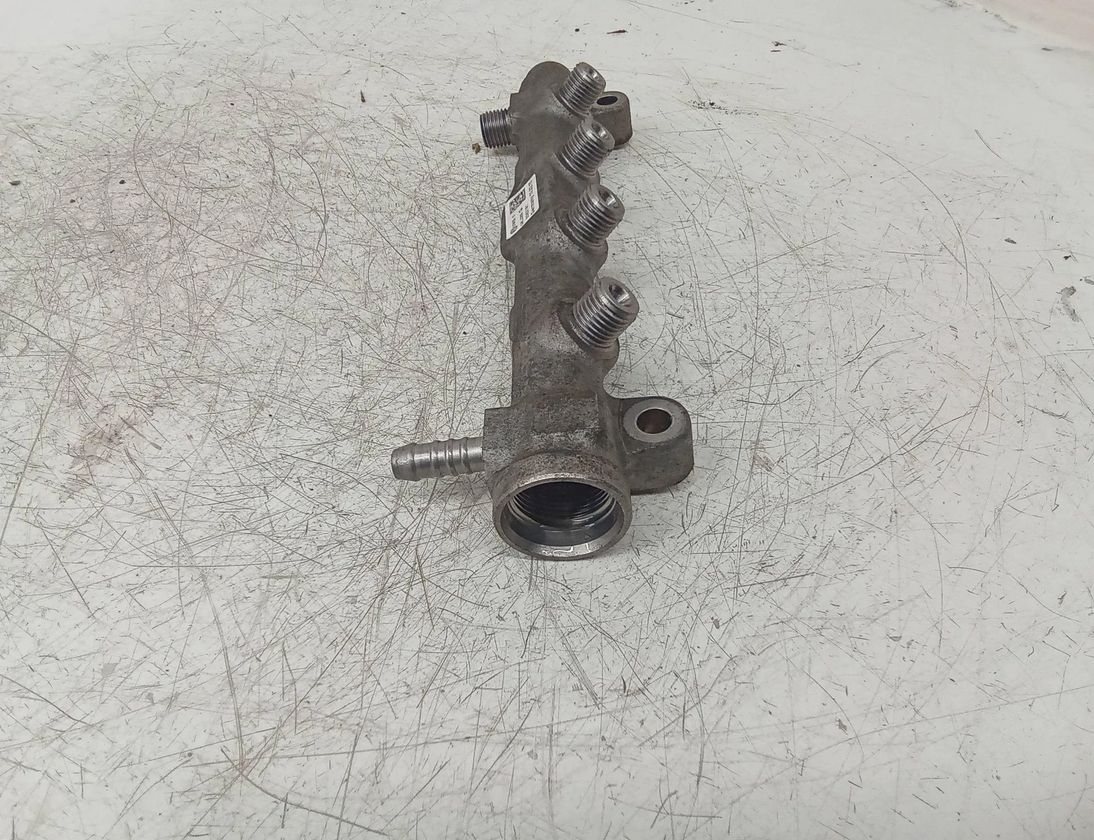 AUDI A5 Sportback 8T (2009-2011) Топливная рейка 04L089G 27642889