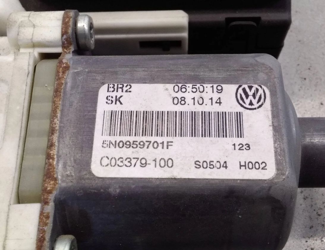 VOLKSWAGEN Tiguan 1 generation (2007-2017) Priekšējo labo durvju logu pacēlājs 5N0959701F 27659205
