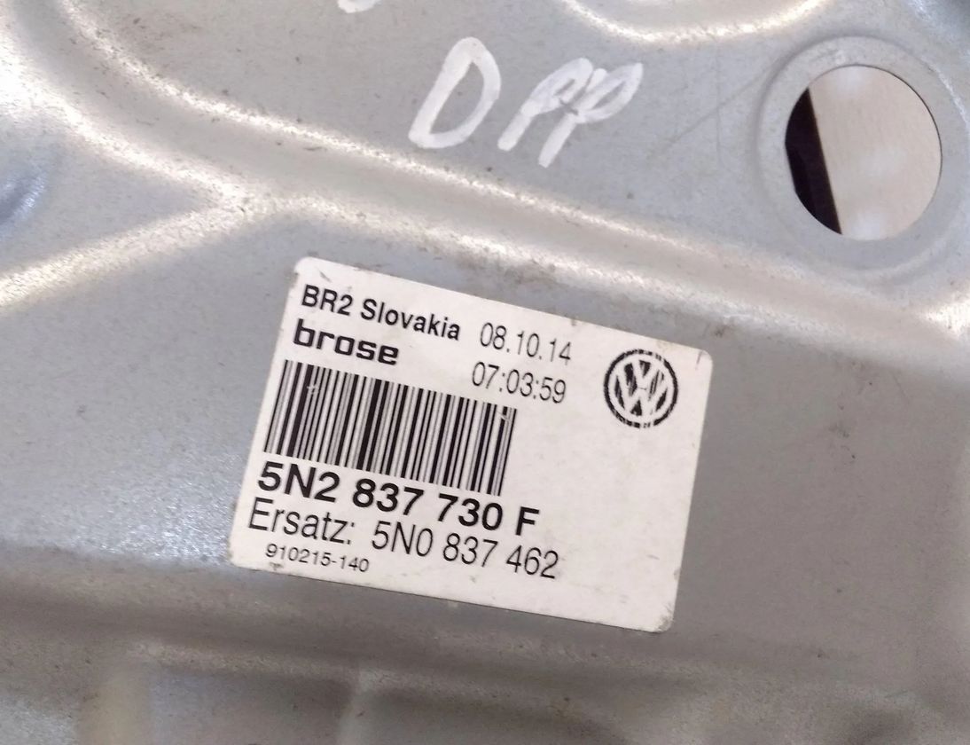 VOLKSWAGEN Tiguan 1 generation (2007-2017) Priekšējo labo durvju logu pacēlājs 5N0959701F 27659205